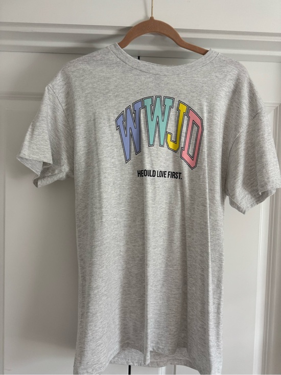 he would love first Tops - WWJD Pastel Graphic Tee - Light Gray